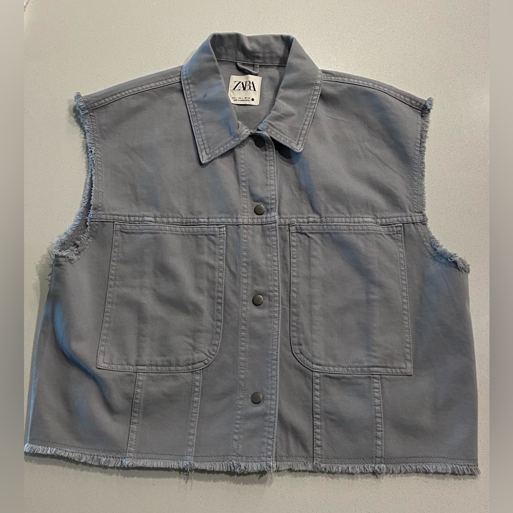 Zara women’s gray denim pocket vest - Picture 1 of 4